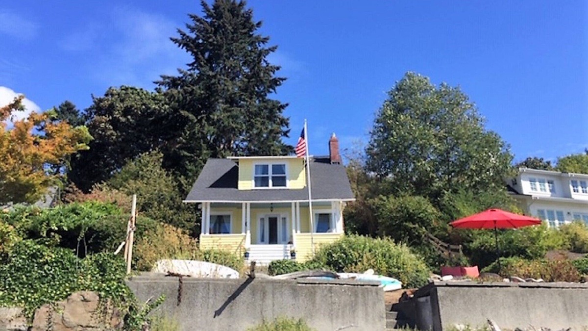 Vashon Island House | Waterfront Cottage on Burton Beach, Vashon Island