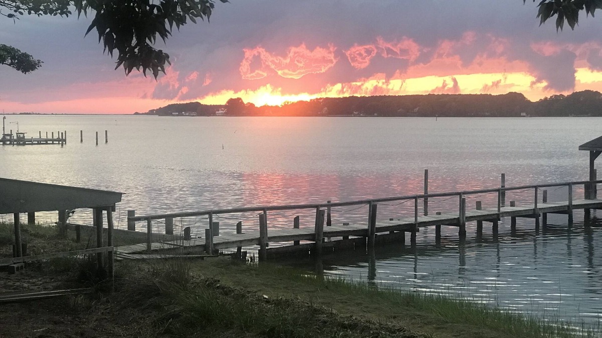 Davis Wharf Cottage | Waterfront cottage on Occohannock Creek w/beautiful Chesapeake Bay sunset views