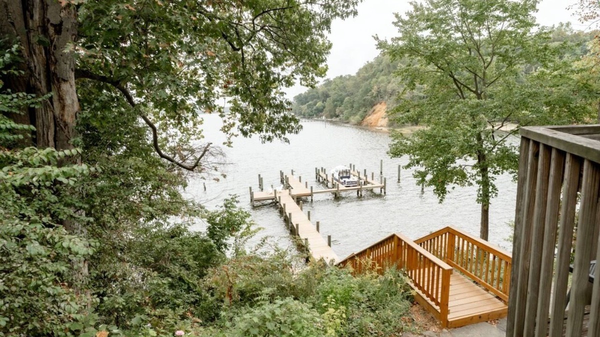 Epping Forest Cottage | WATERFRONT COTTAGE ON SEVERN - STUNNING VIEWS - MINUTES FROM DOWNTOWN ANNAPOLIS