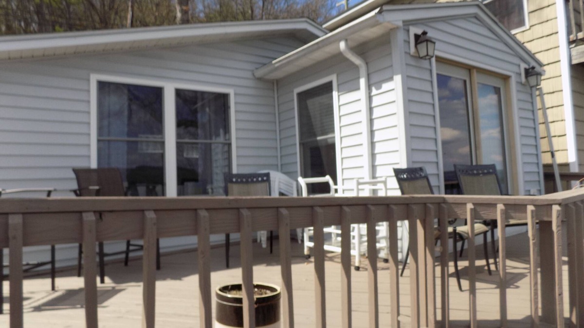 Hammondsport Cottage | Waterfront Cottage with moorage on Keuka Lake