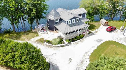 Sharbot Lake House | Waterfront Cottage w Sauna on Sharbot Lake