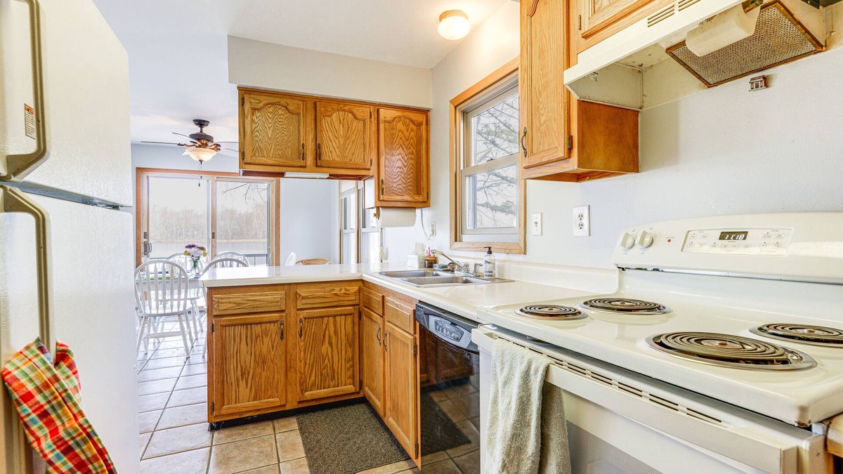 Coldwater Cottage | Waterfront Cottage w/Dock on Dragon Lake!