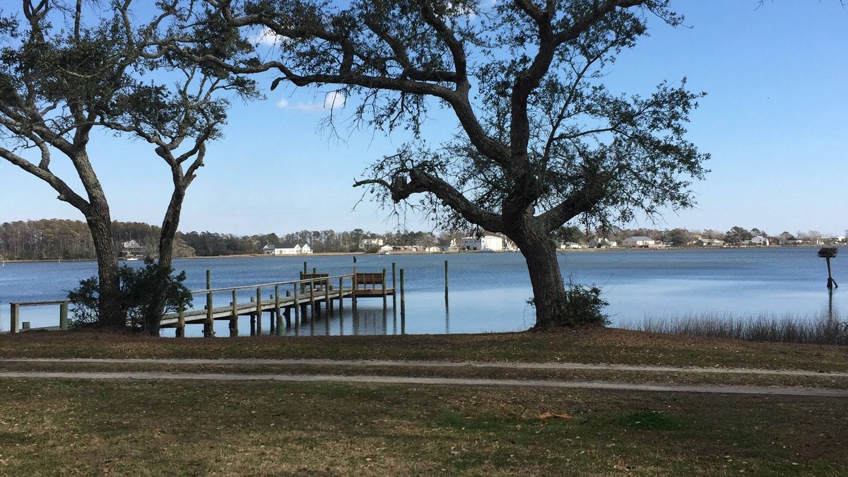 Gloucester House | Waterfront cottage w/dock