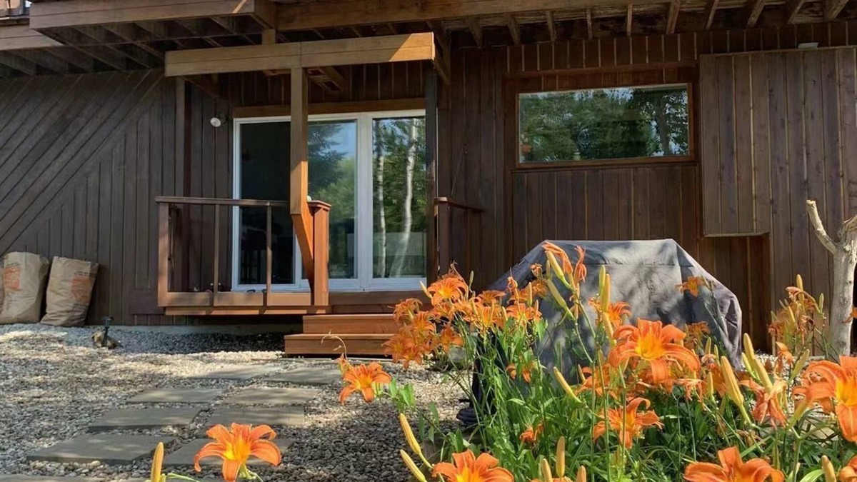Lagoon City Cottage | Waterfront Cottage with Private Beach in the Heart of Lagoon City