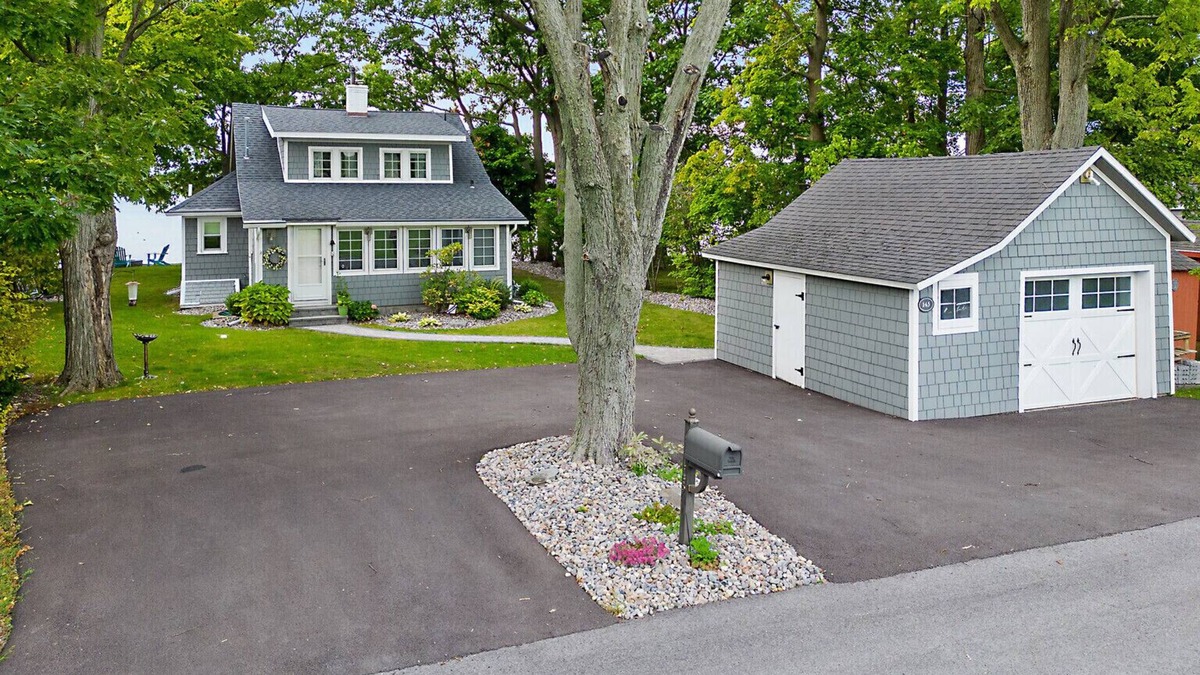 Town of Owasco Cottage | Waterfront Cottage with fireplace located directly on Owasco Lake.