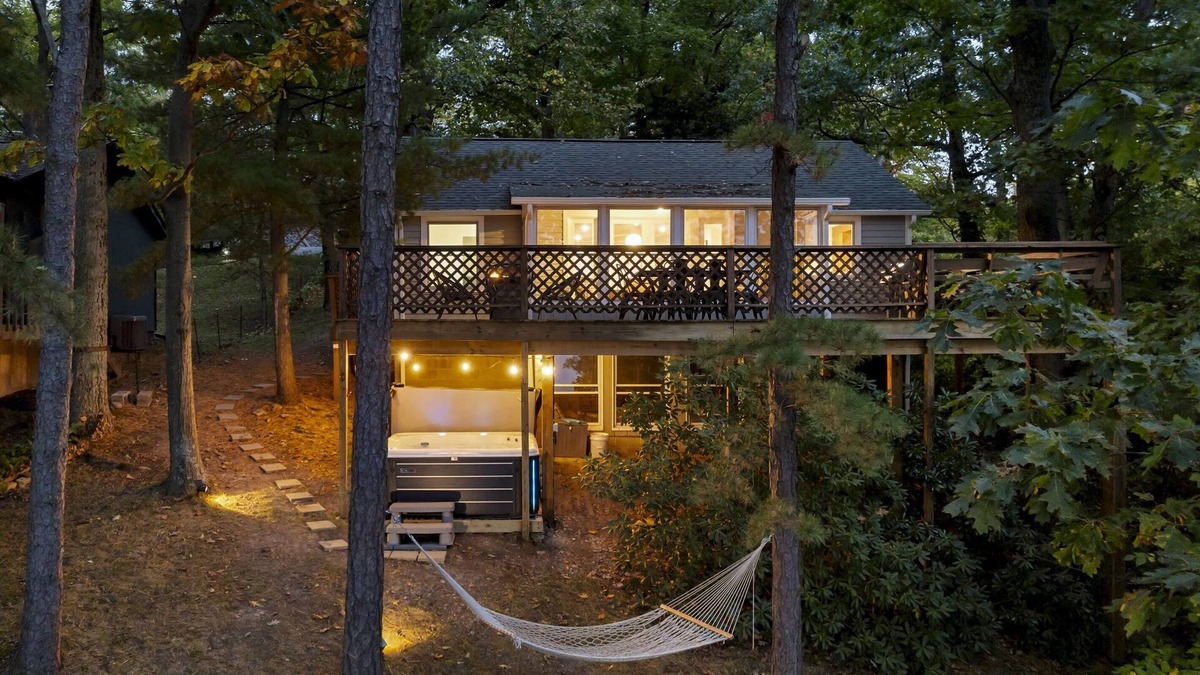 Burdett House | Waterfront Cottage with Hot Tub on Seneca Lake FLX Wine Trail