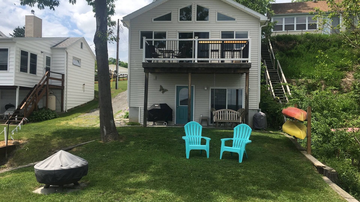 Himrod Cottage | Waterfront Cottage with Dock & Boat Lift