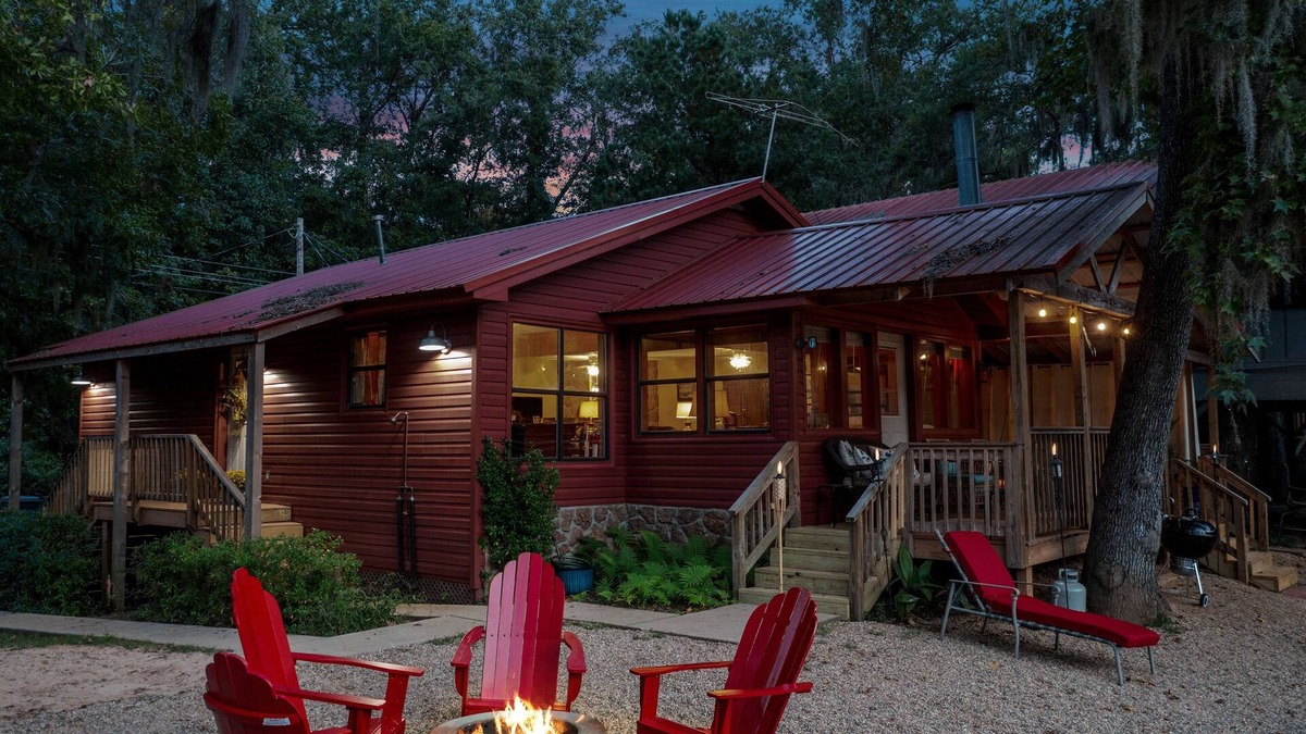 Karnack Cottage | WATERFRONT cottage with SCENIC views of Big Cypress Bayou Caddo Lake