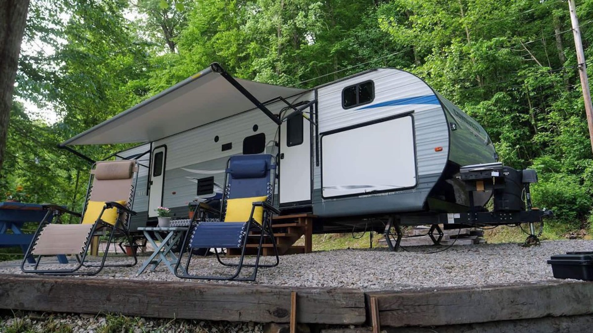Westview House | Waterfront, cozy 2-bedroom camper on Rough River Lake