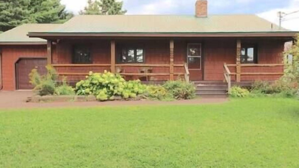 Saint-Joseph-de-Kent House | Waterfront - Cozy Baie Chalet