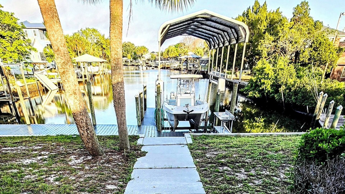 Dixie Shores House | Waterfront Crystal River, 2/2 fits, 8