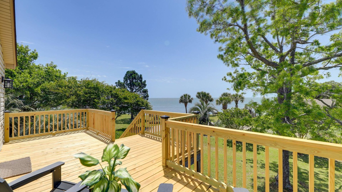 Marshallberg Cottage | Waterfront Crystal Coast Vacation Rental w/Deck!