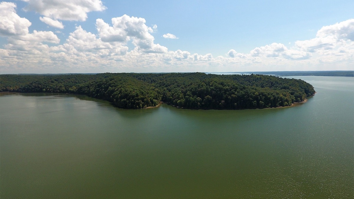 Stewart House | WATERFRONT, DOCK, SWIM PLATFORM/BOAT LAUNCH, STEWART, TN.