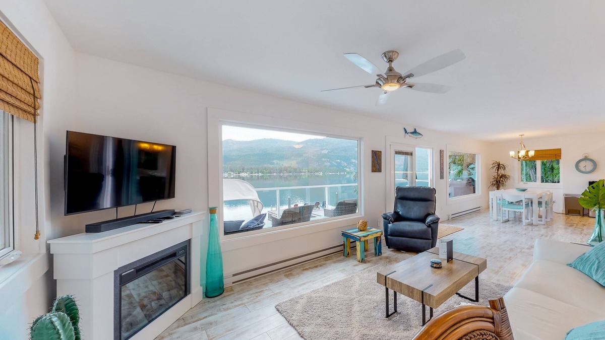 Christina Lake House | Waterfront, dog-friendly gem with WiFi, boat access, grill, and private dock