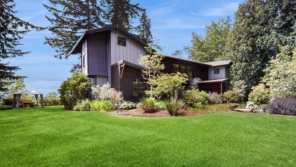Poulsbo House | Waterfront dream with luxe finishes, 2 suites, home theater & amazing views