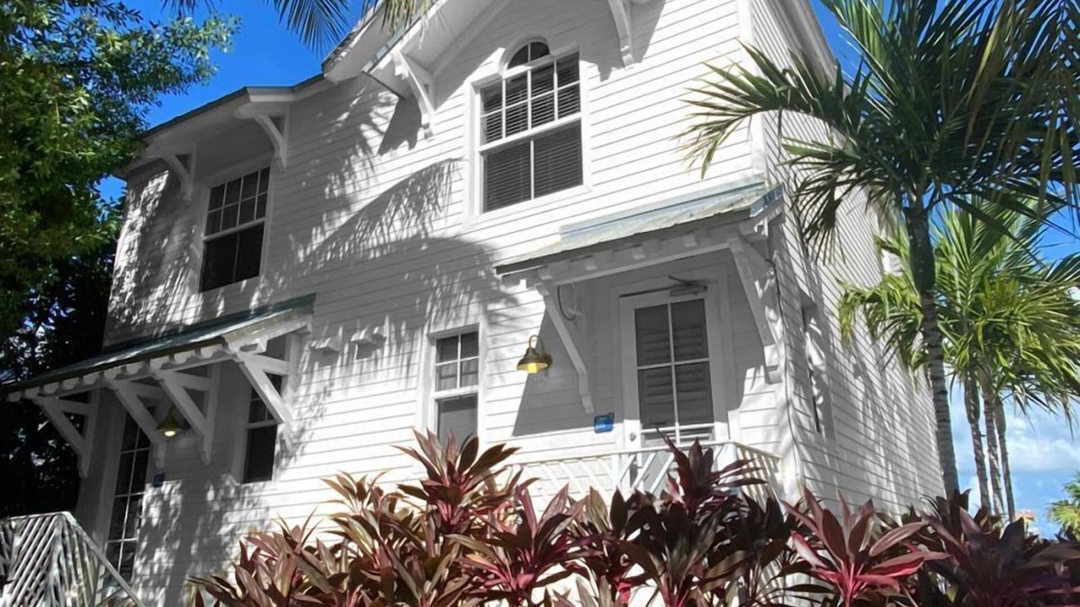 Islamorada Villa | Waterfront Escape: Bayfront Accommodation w/Kitchen, Onsite Pool, Free Parking