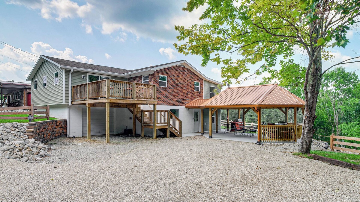 Cub Run House | Waterfront Escape in Cub Run w/Deck & Hot Tub!