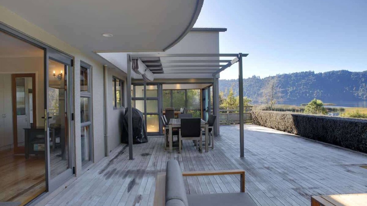 Lake Okareka House | Waterfront Escape | Lake Okareka Waterfront Living