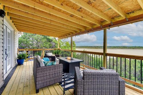 Dennis House | Waterfront Escape on Lake Granbury Deck and Patio!