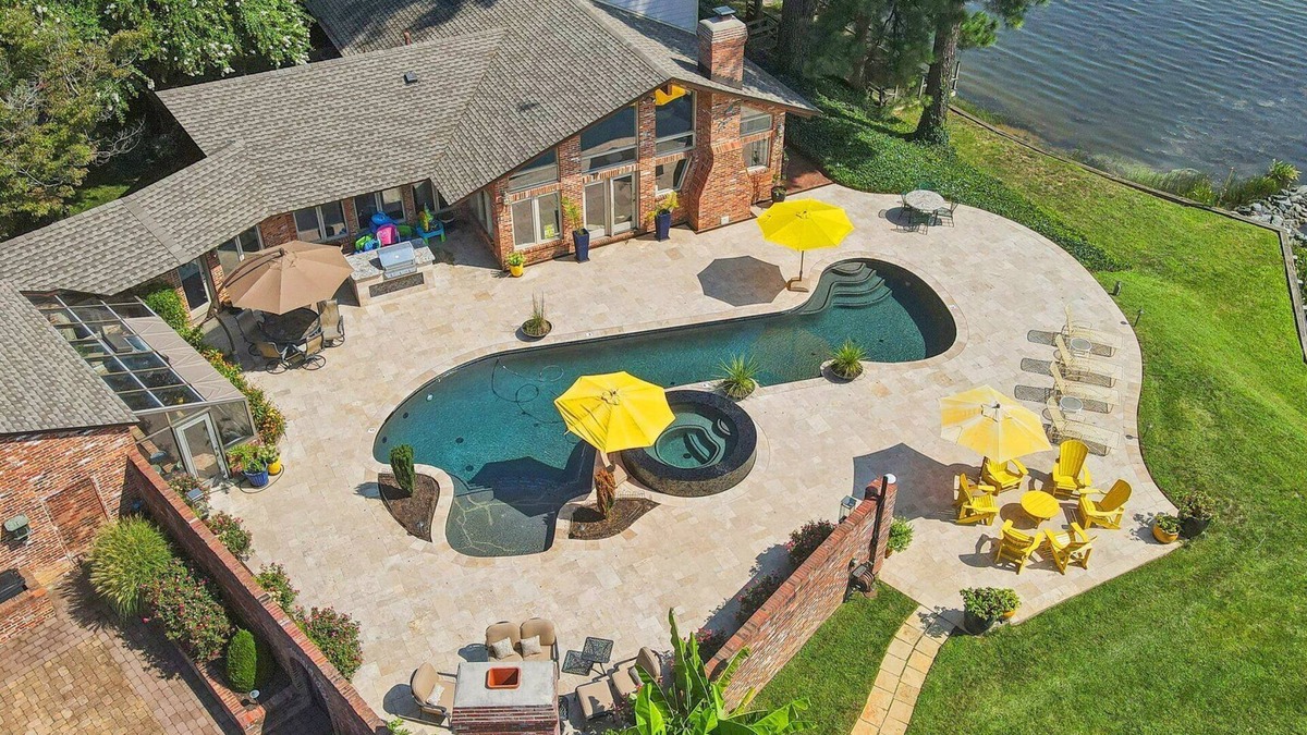 Fredericksburg House | Waterfront Estate with Pool on Potomac River