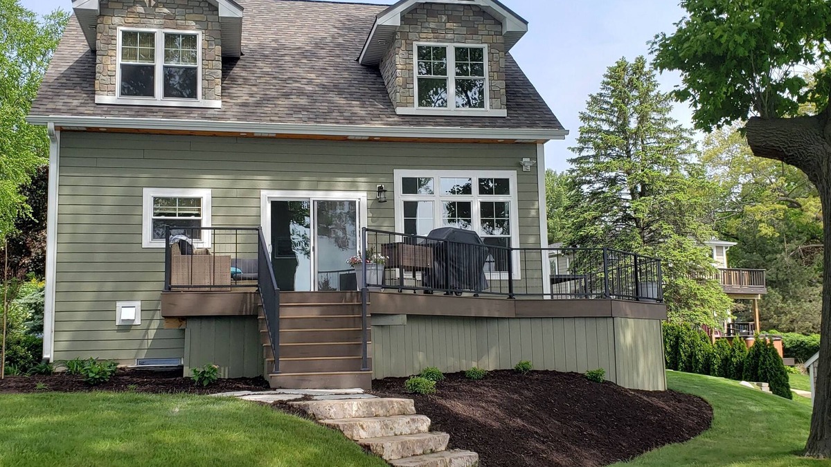 Tichigan House | Waterfront Executive Home sleeps 14