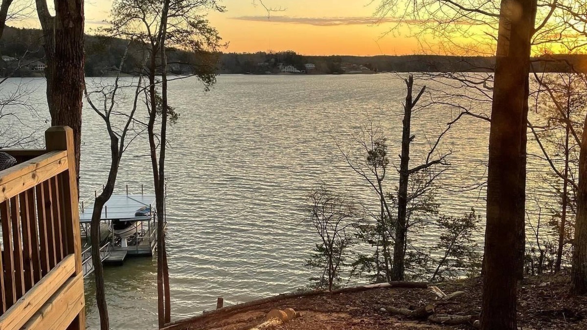 Bremen Cottage | Waterfront Family Cottage on Smith Lake