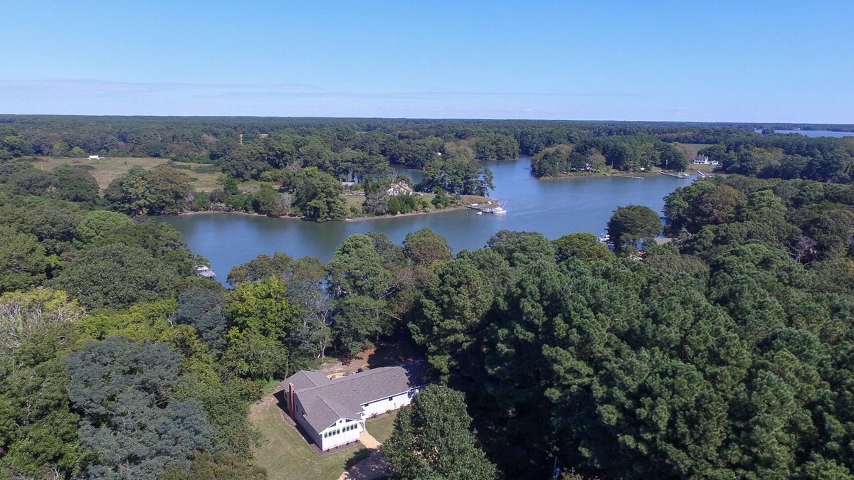 Weirwood House | Waterfront family home with great views, full kitchen, & strong Wi-Fi.