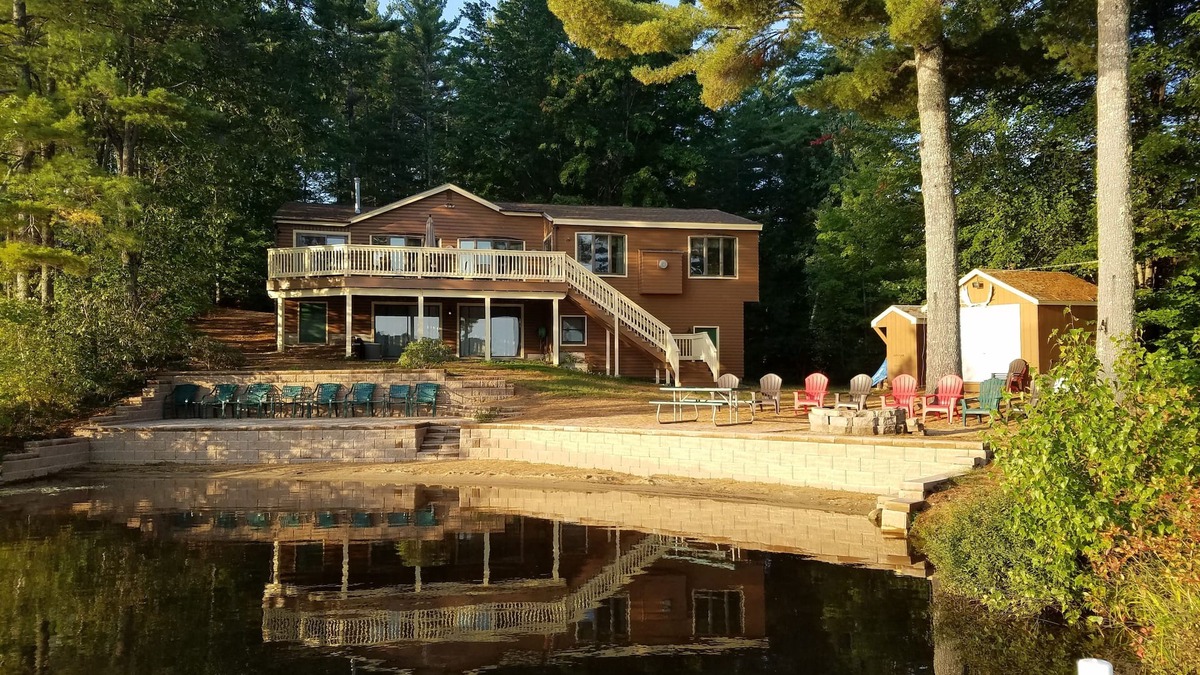 East Wakefield House | Waterfront, Family and Pet Friendly, Sleeps 15, Pool Table