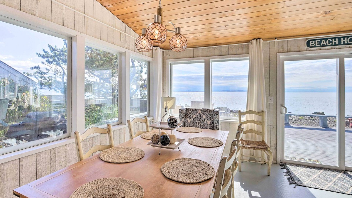 Ferndale Cottage | Waterfront Ferndale Home: Deck + Beach Access