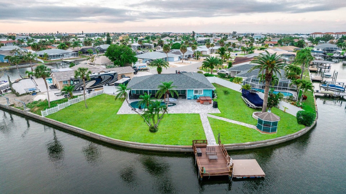 Apollo Beach House | Waterfront fully renovated Vacation Home