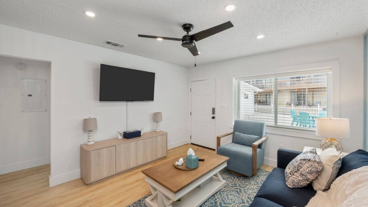 Fort Walton Beach Apartment | Waterfront Getaway w/Pool Access – Bluefish #3