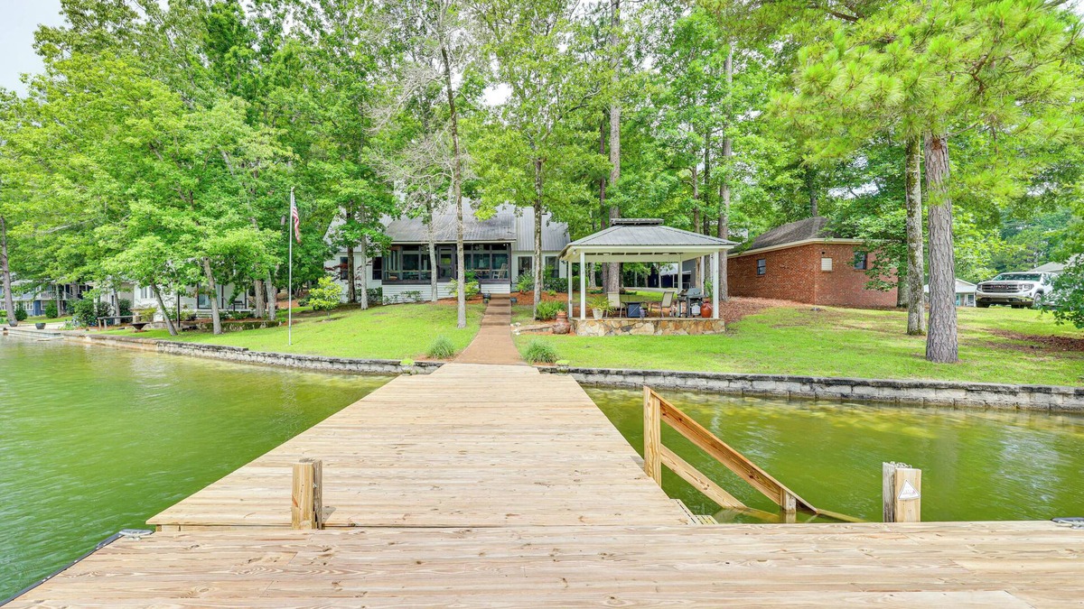 Eclectic House | Waterfront Gem on Lake Martin w/Kayaks & Dock!