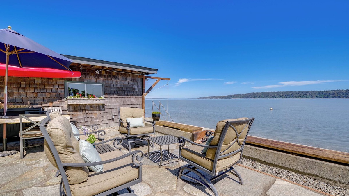 Camano Island Cabin | Waterfront Gem w/2 Patios on Camano Island