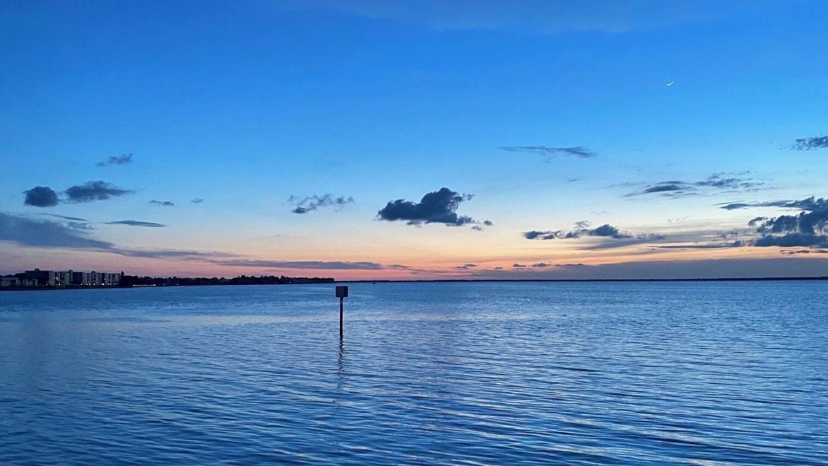 Edgewater House | Waterfront Getaway in Charming Beach Town!