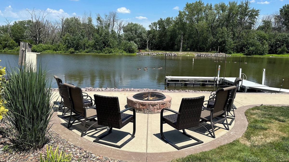 Fort Atkinson House | Waterfront Getaway: Kayaks, fishing, game room, fire pit, gathering room…