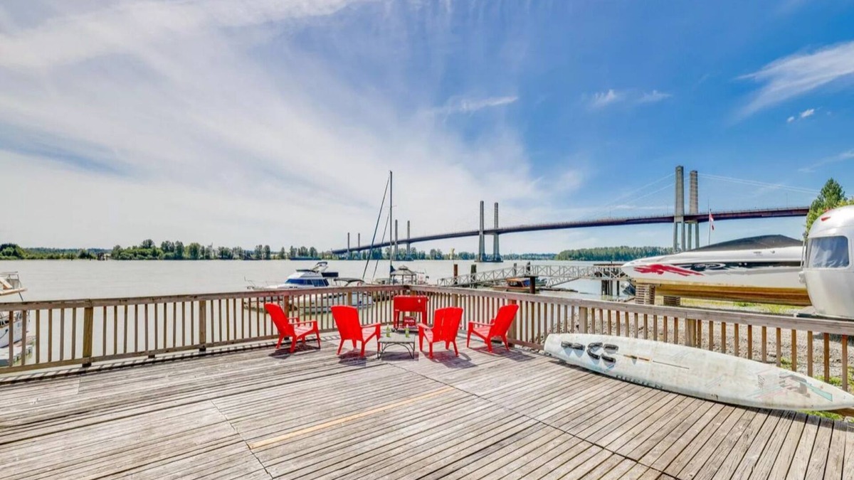 Maple Ridge House | Waterfront Getaway