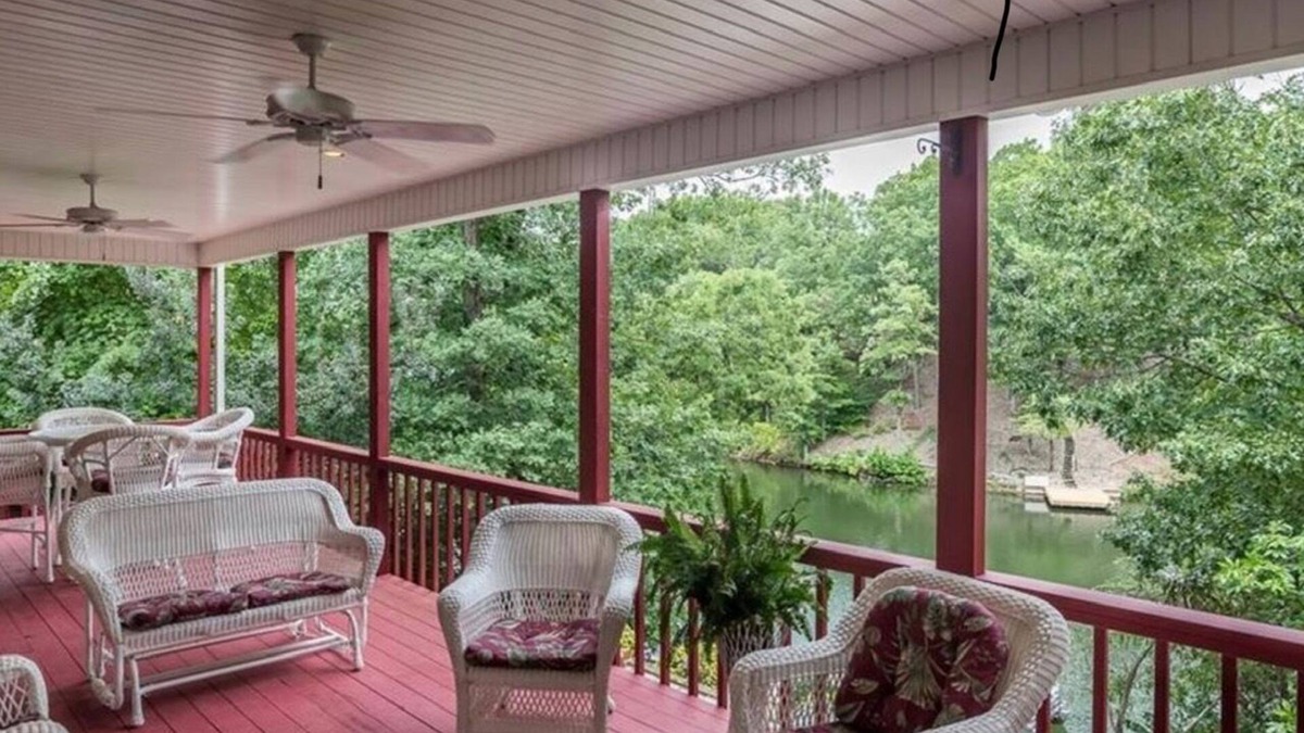 Bella Vista House | Waterfront Getaway on Loch Lomond with plenty of room for the entire family.