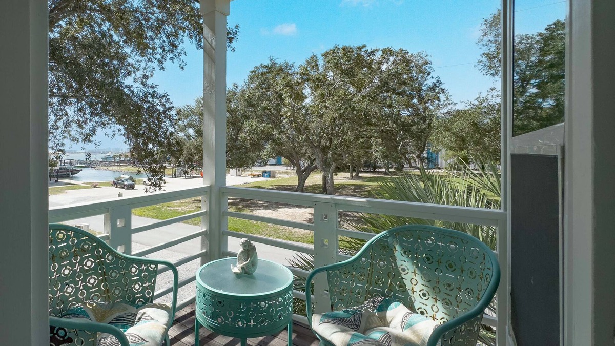 Orange Beach House | Waterfront Getaway | Baywatch B4 | My Beach Getaways