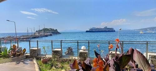 Kusadasi Apartment | Waterfront Glass Flat