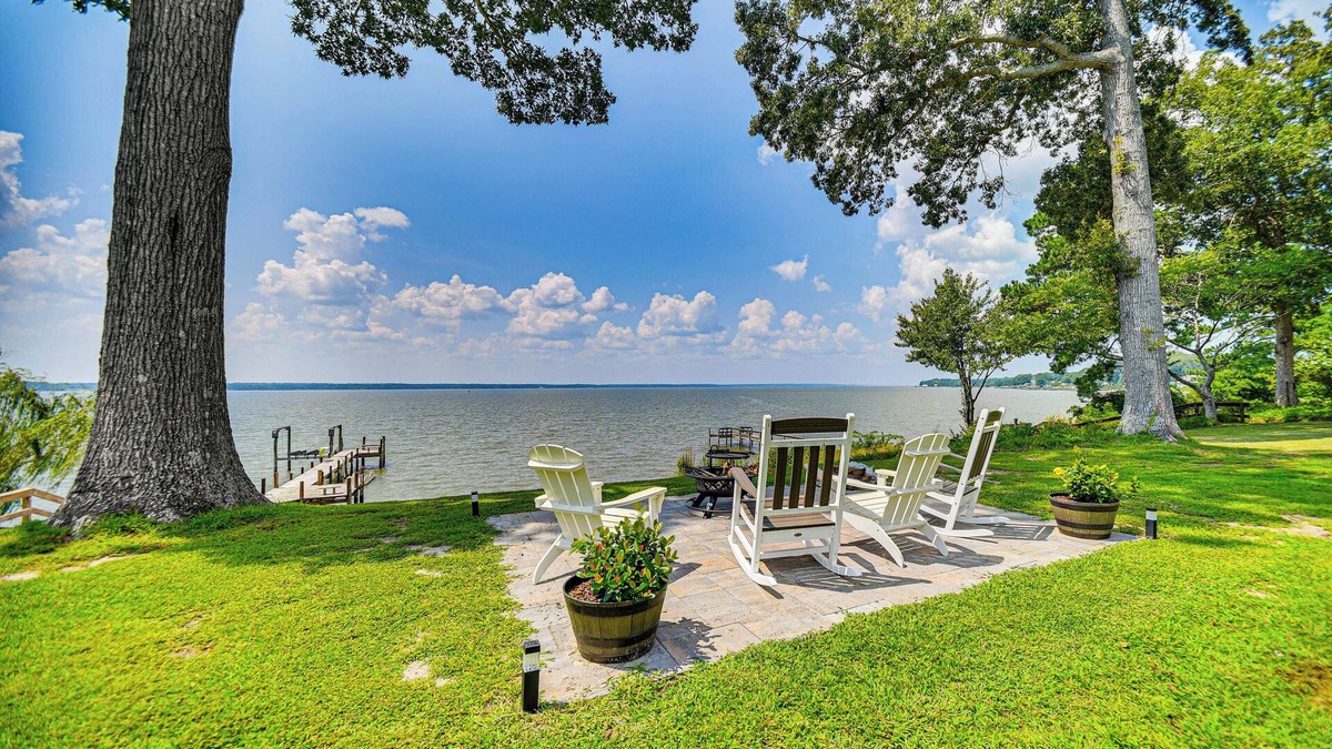 Bellamy Cottage | Waterfront Gloucester Cottage w/Private Boat Dock