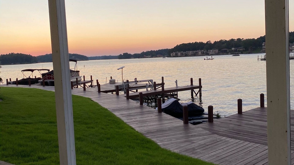 Lake Hamilton Condo | Waterfront Ground level condo on Lake Hamilton