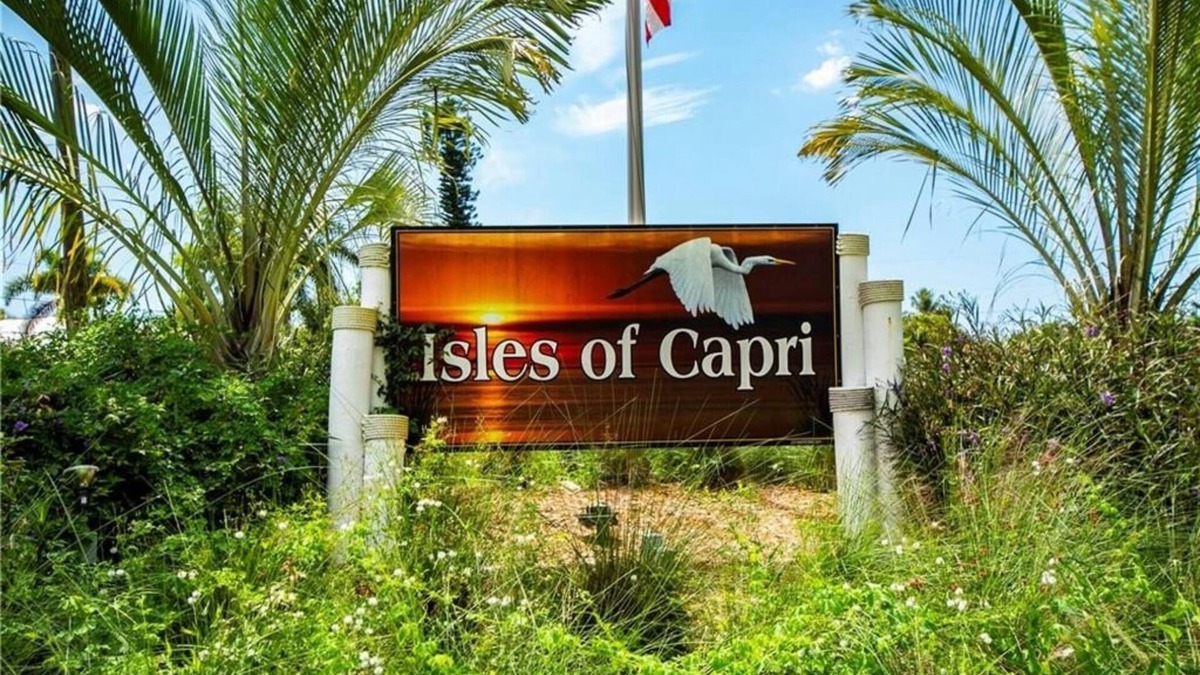 Isles of Capri House | Waterfront - Gulf Access - Pool - Boat dock - kayak - Golf cart - Bicycles