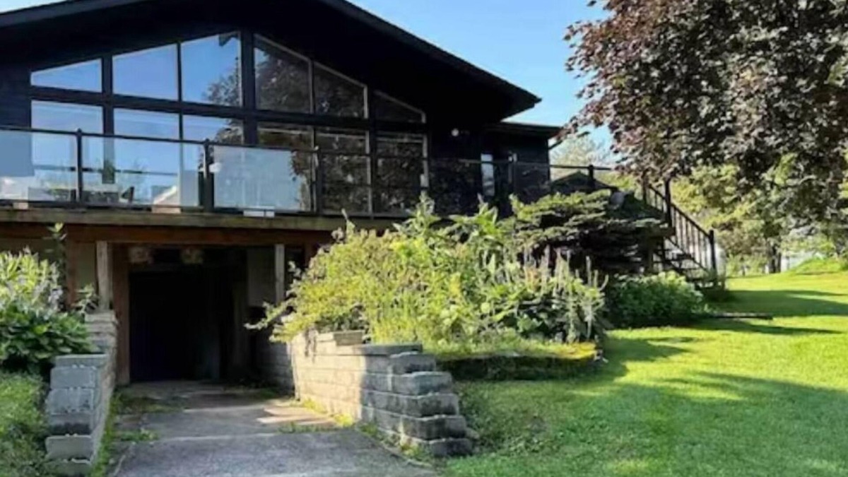 Howe Island House | Waterfront Haven on Howe