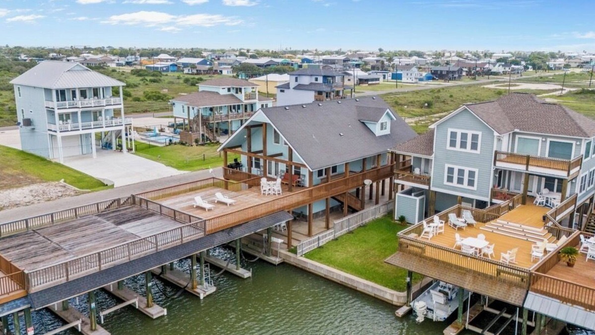 Port O Connor House | WATERFRONT Hahn's Hideaway pets add more $