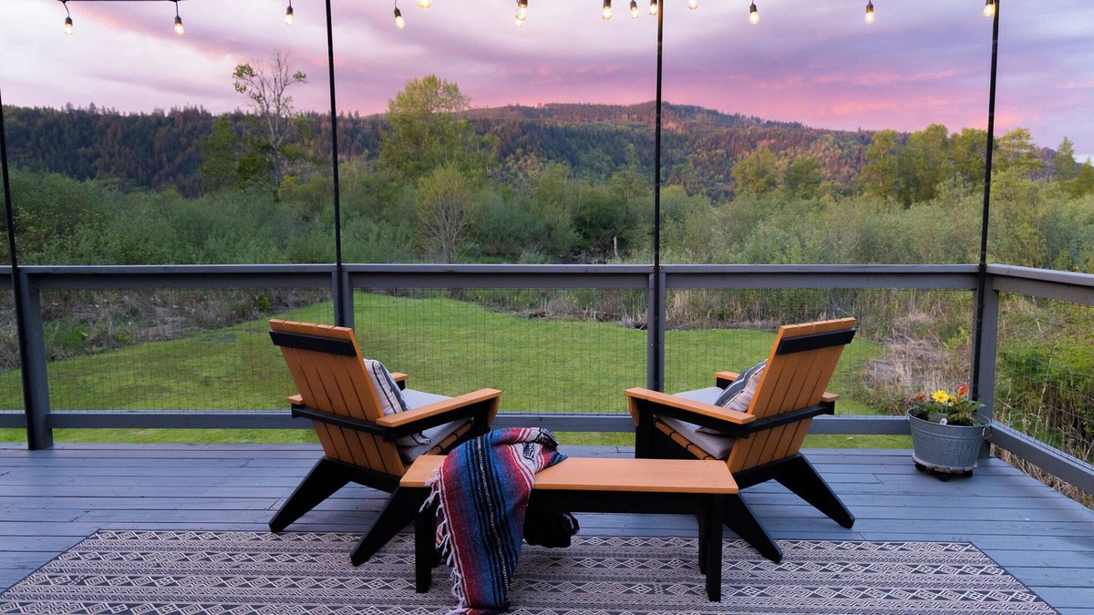 Cathlamet House | Waterfront Haven w/Stunning Views & Guided Fishing Trips - Puget Island Escape