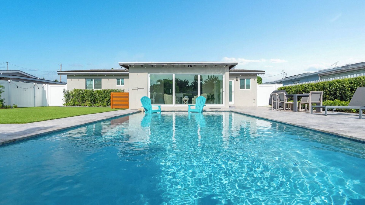 Fort Lauderdale House | Waterfront Heated Pool for 6 Dock 3 Bdrms 3 Baths