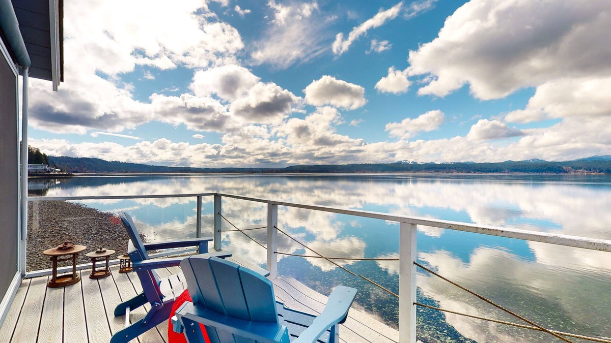 Union House | Waterfront home & cabin with private hot tub, AC, firepit & patio
