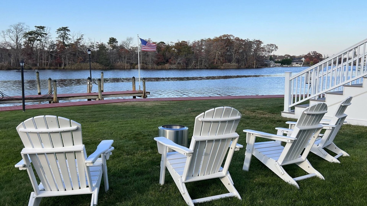 Great River House | Waterfront home, deck, bbq, fire pit, boats, hot tub, and more!