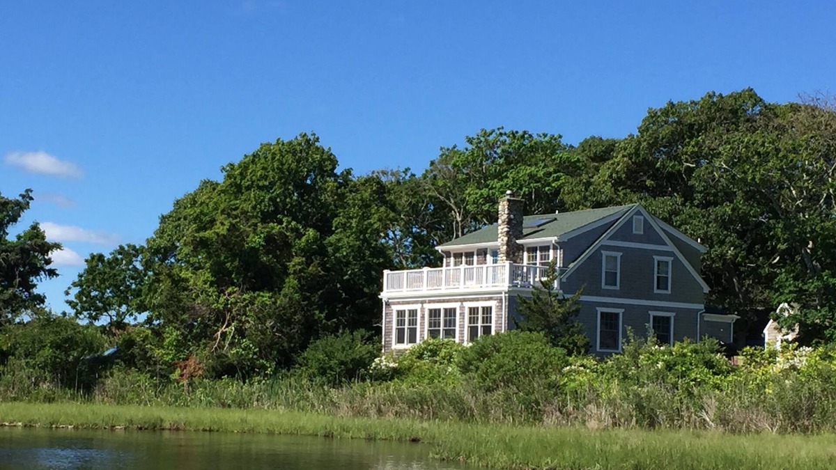 Oak Bluffs Cottage | Waterfront Home in Oak Bluffs - Walk to Town and Beach