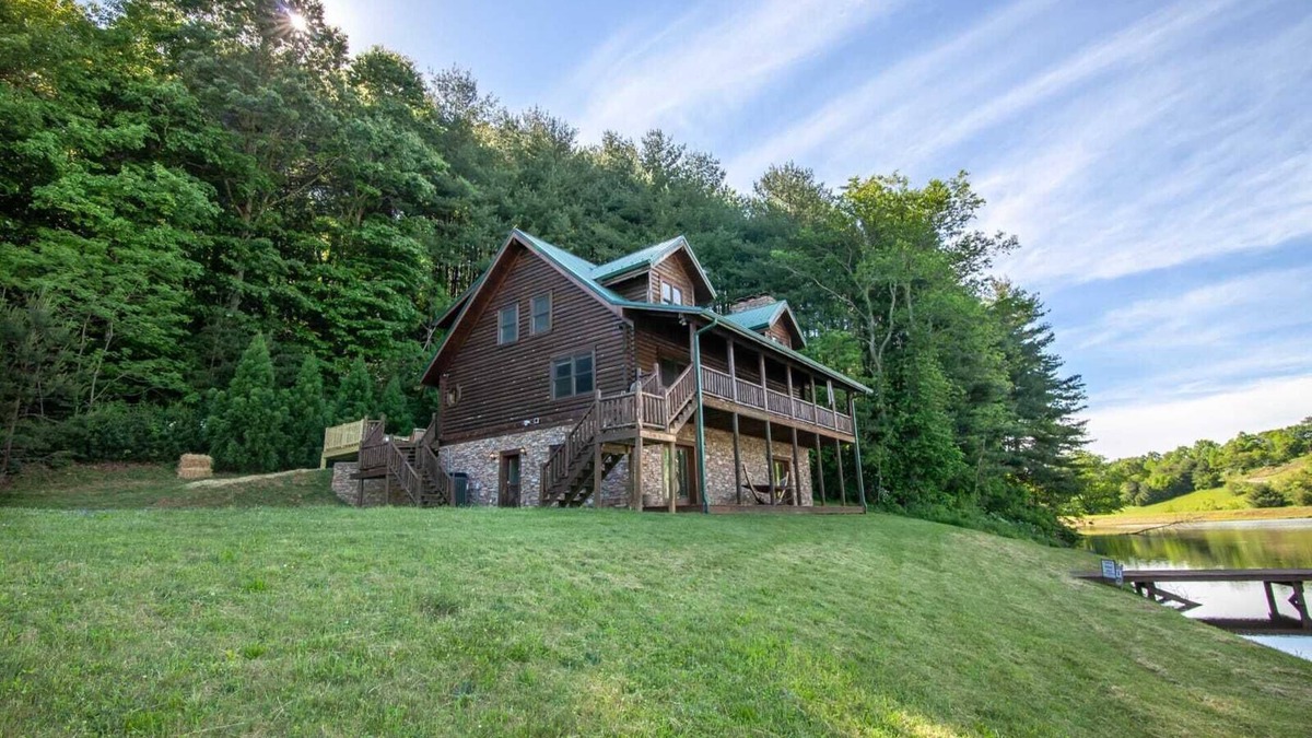 Jefferson Cabin | Waterfront Home in Picturesque Community